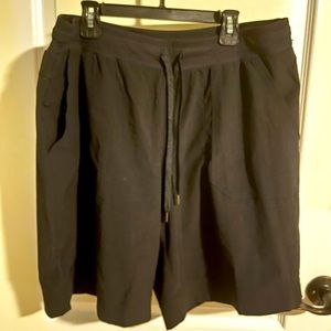 St John’s Bay Bermuda Shorts, Large, Black